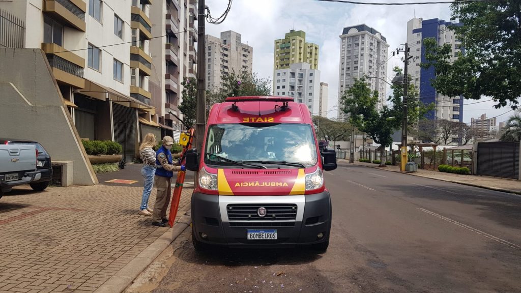 Idosa cai dentro de casa, fere a cabeça e precisa de socorro do Siate, no Centro