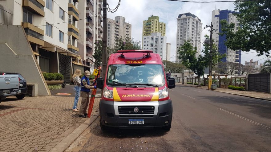 Idosa cai dentro de casa, fere a cabeça e precisa de socorro do Siate, no Centro