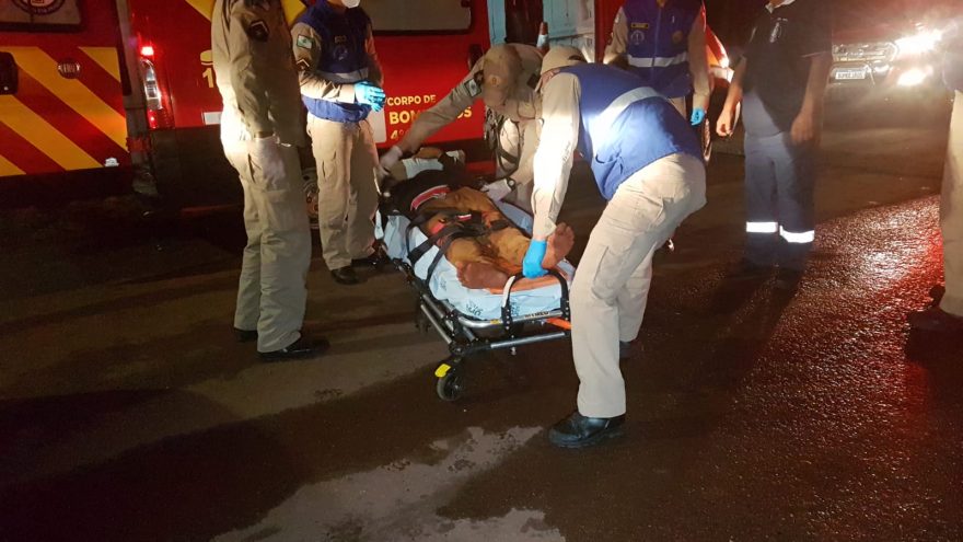 Mãe e filho são agredidos com barra de ferro no Universitário