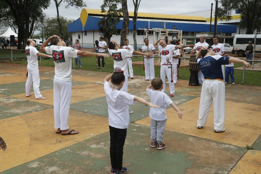 Projeto de capoeira inclusiva foi apresentado no sábado (15) e visa envolver alunos com deficiência