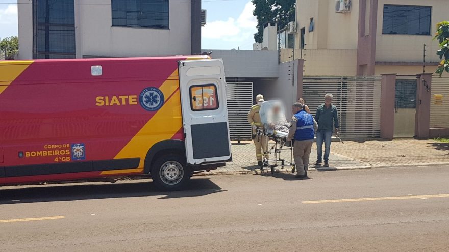 Idosa de 80 anos é socorrida pelo Siate após sentir dores na perna; fato ocorreu no Bairro Coqueiral