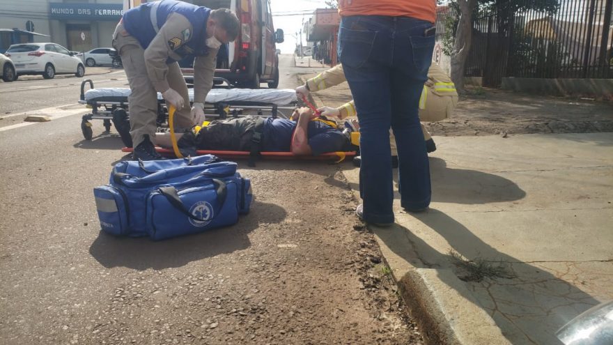 Motociclista fica ferido após sofrer queda no Centro