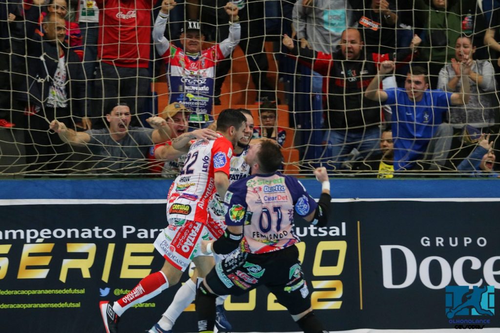 Cascavel Futsal brilha, vence Pato e avança para a semifinal da Liga Nacional de Futsal