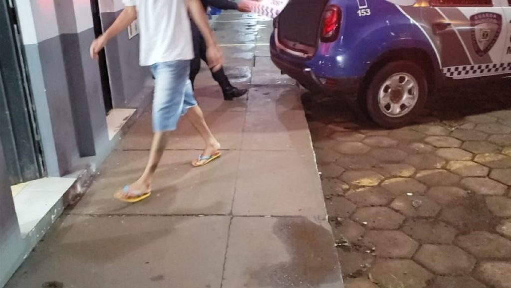Homem é detido acusado de bater na companheira, no bairro Brasília