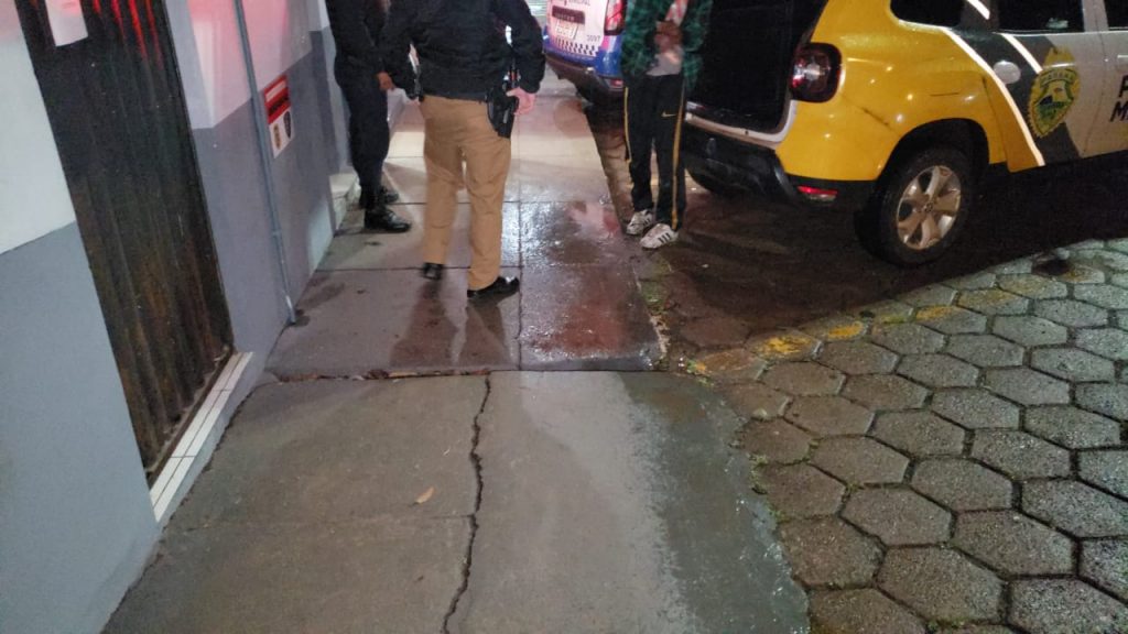 Homem arromba padaria, furta maços de cigarro, mas é detido pela Polícia Militar em Santa Tereza do Oeste
