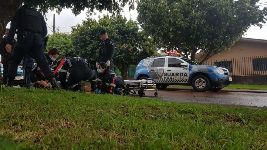 Mulher em surto em via pública mobiliza equipes de Samu e GM