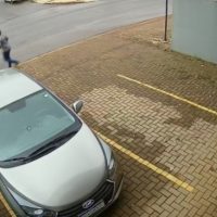 Imagem referente a Câmera de segurança flagra movimentação após homem ser baleado em Cascavel; confira