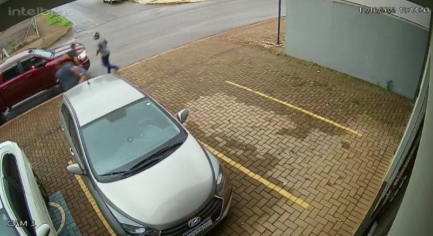 Câmera de segurança flagra movimentação após homem ser baleado em Cascavel; confira