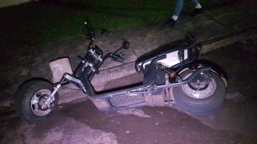 Colisão entre carro e motocicleta elétrica deixa vítima ferida no Bairro Neva