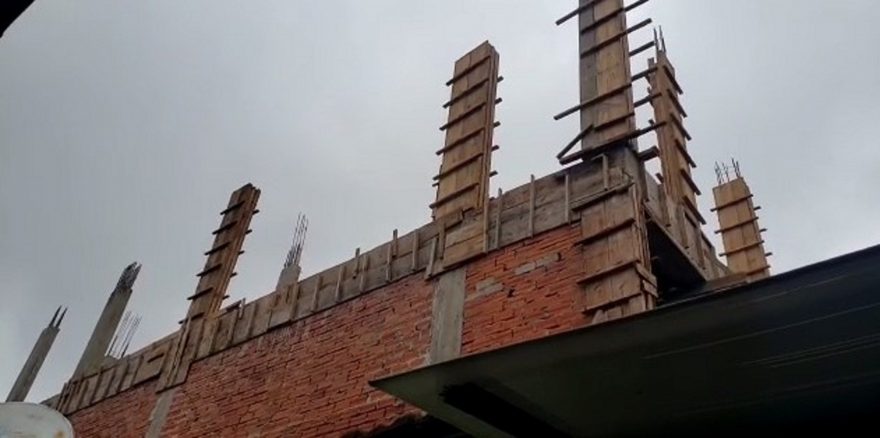 Internauta está preocupado com a falta de rede de proteção em obra no Bairro Santa Cruz