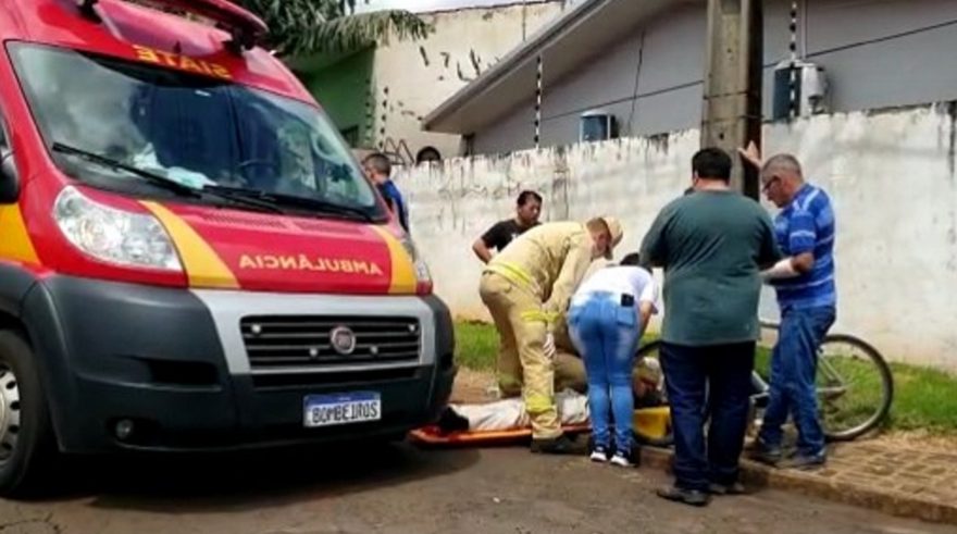 Adolescente fratura o braço após colisão entre bicicleta e automóvel no Parque Verde