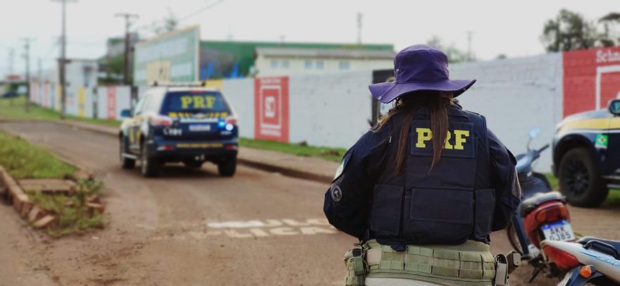 PRF realiza abordagens fiscalizatórias em Cascavel