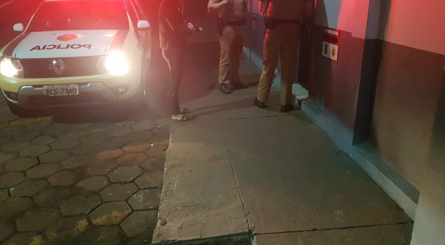 Mulher procurada por tráfico de drogas é encontrada pela PM