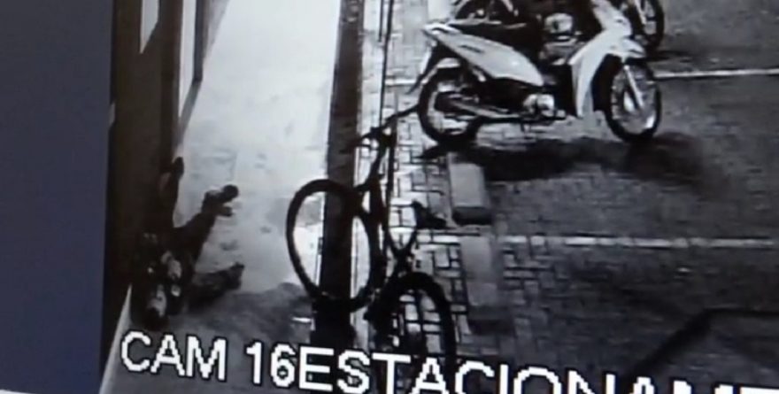 Câmera flagra furto de bicicleta no Bairro Ciro Nardi
