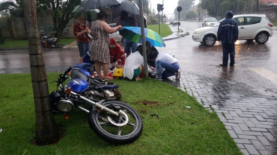 Mulher sofre fratura exposta após colisão de trânsito no Bairro Coqueiral