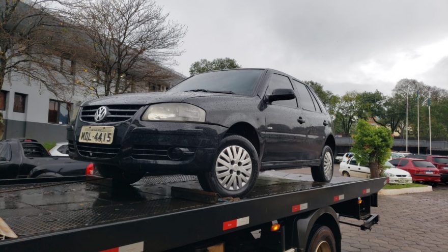 Veículo abandonado é recuperado pela PM na região de Espigão Azul