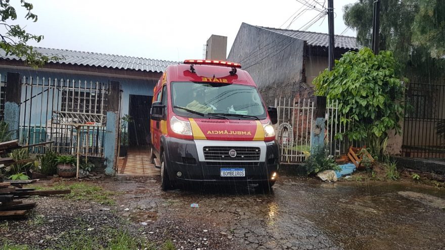 Idosa fica ferida ao cair da cama no Bairro Coqueiral
