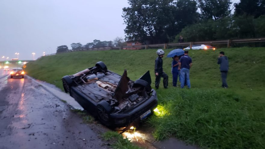 Capotamento é registrado na BR-467