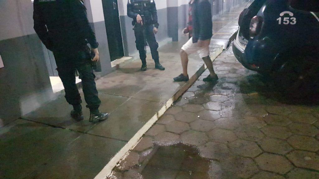 Após caso de violência doméstica, homem é levado até a Delegacia