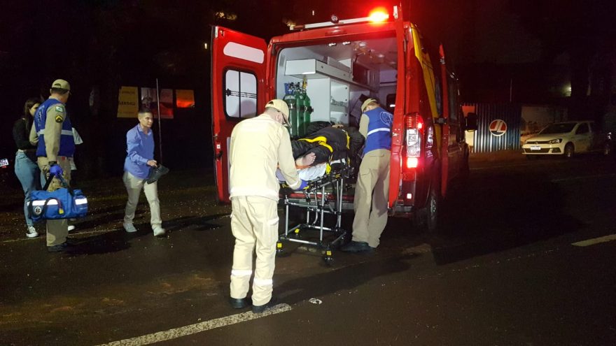 Motociclista sofre queda ao desviar de buraco e é socorrido pelo Siate no Centro