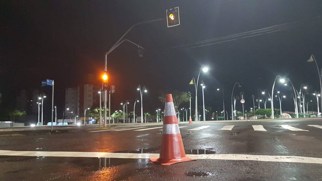 Atenção condutor! semáforos da Praça da Bíblia apresentam problemas na madrugada