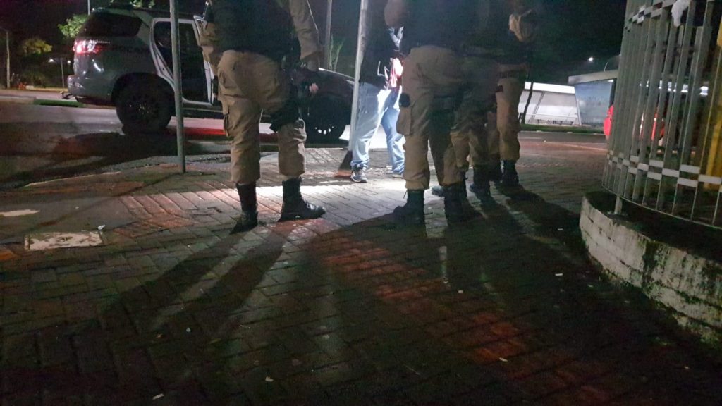 Rocam realiza abordagem durante policiamento no centro de Cascavel