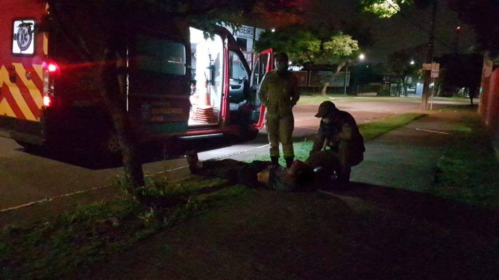 Casal fica ferido ao sofrer queda de motocicleta na Avenida Assunção