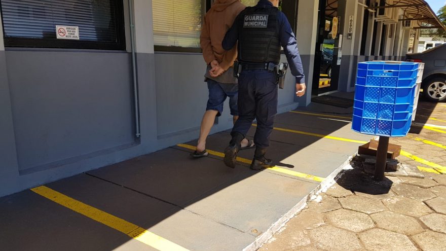 “Paladar apurado”: Homem furta bebida de R$ 156,00 em supermercado no Parque Verde