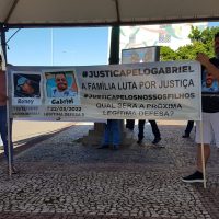 Imagem referente a Cinco meses após o crime, familiares de Gabriel Baiça fazem protesto pedindo por justiça