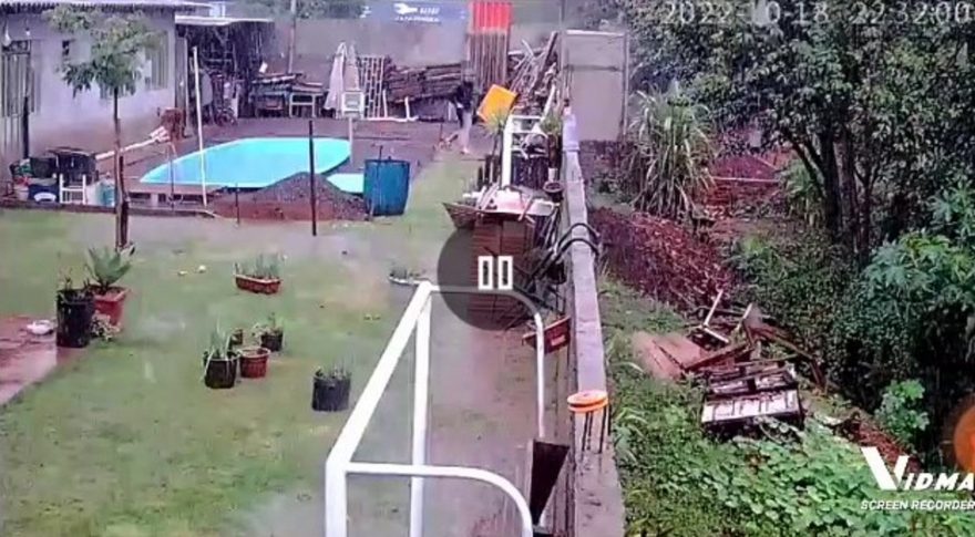 Homem invade quintal de residência no Bairro Parque São Paulo