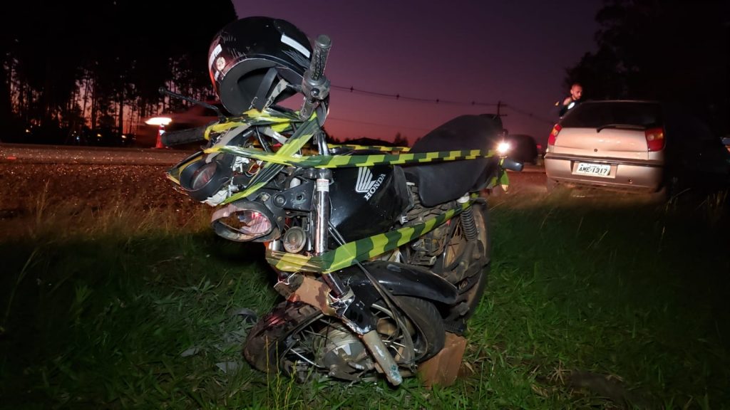 Motociclista sofre fratura na perna em forte batida contra Saveiro na BR-369, em Cascavel