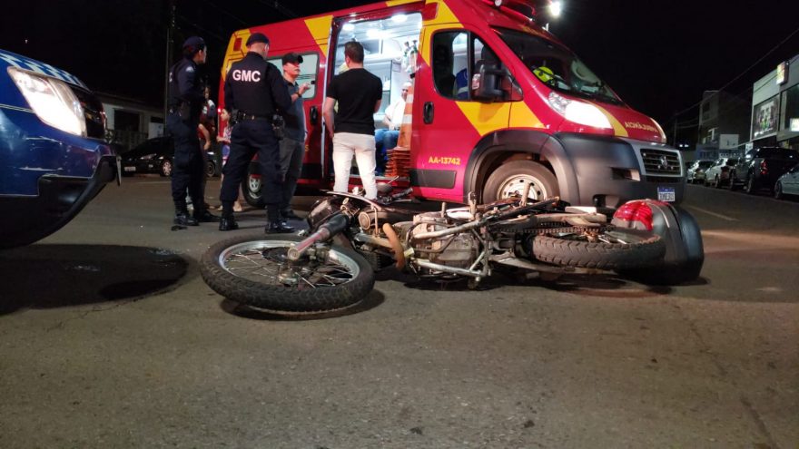 Colisão de trânsito na Avenida Brasil deixa motociclista ferido