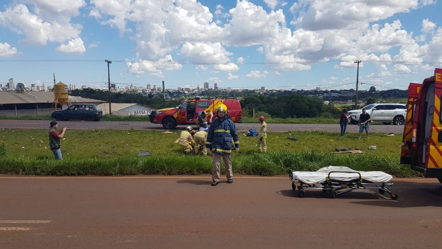 Homem fica em estado grave após capotamento na BR-467
