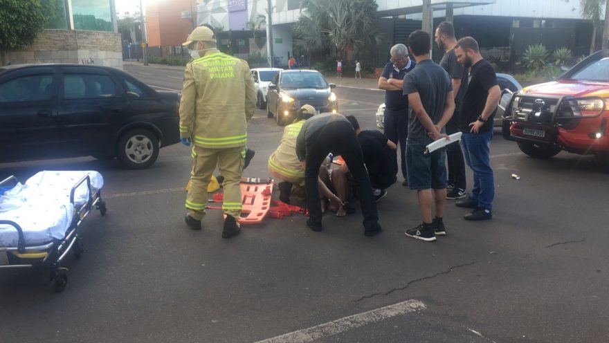 Condutora de patinete elétrico fica ferida após colisão no Centro