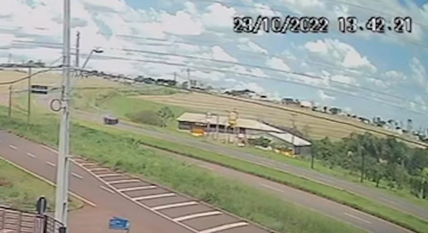 Veja imagens: veículo capota aproximadamente sete vezes em gravíssimo acidente na BR-467