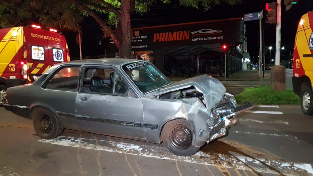 Colisão de trânsito deixa casal ferido no bairro Alto Alegre