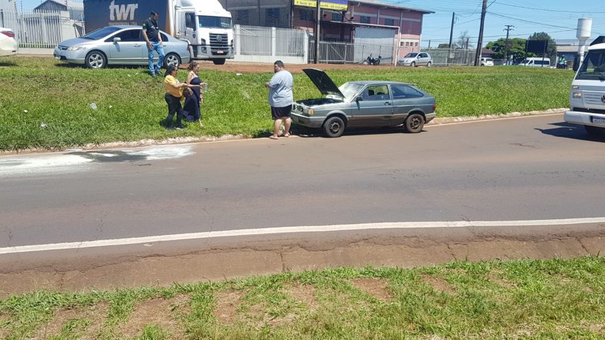 Incêndio em veículo Gol foi controlado por populares no Bairro Guarujá