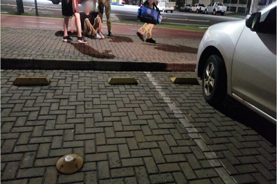 Jovem fica ferido ao cair de skate na Avenida Brasil