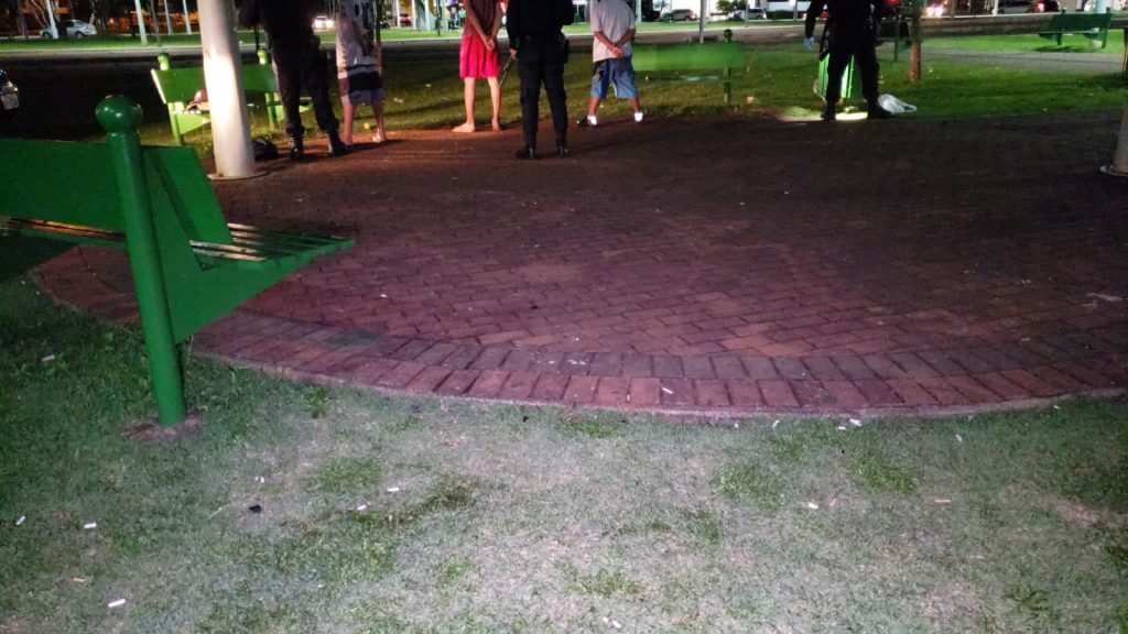 Abordagem a populares é realizada na Praça da Bíblia