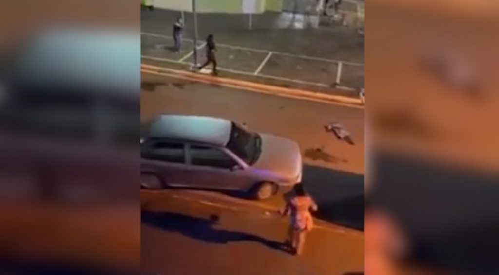 Motorista causa pânico e atropela vários pedestres em cidade do PR
