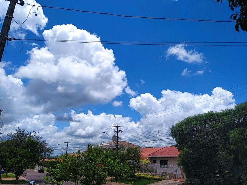 Clima permanece estável e terça-feira será de calor em Cascavel