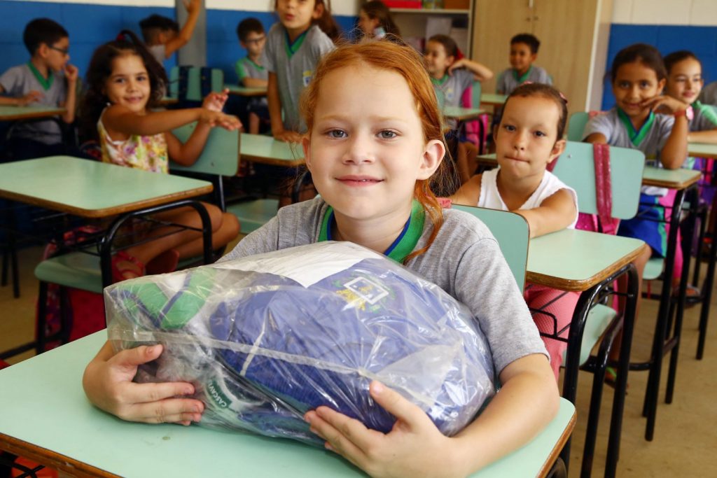 Licitação para contratar empresa para confecção de kits de uniformes escolares chega à terceira fase