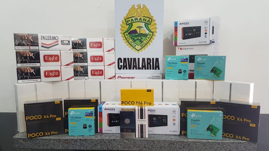 Veículo é apreendido e quatro pessoas são detidas pela Cavalaria da PM por descaminho