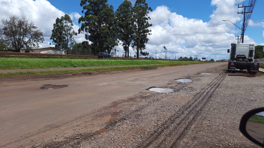 Internautas reclamam de situação da marginal da BR-277
