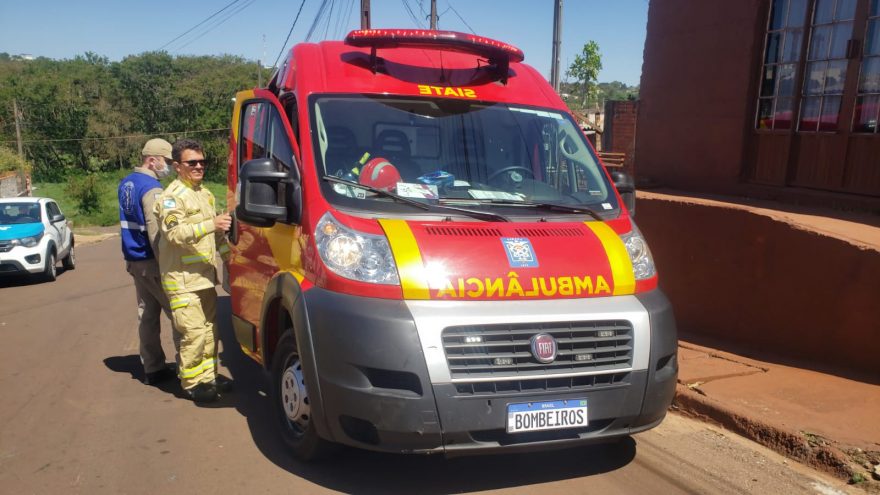 Idosa sofre suspeita de fratura na perna ao cair em uma residência no Bairro Interlagos