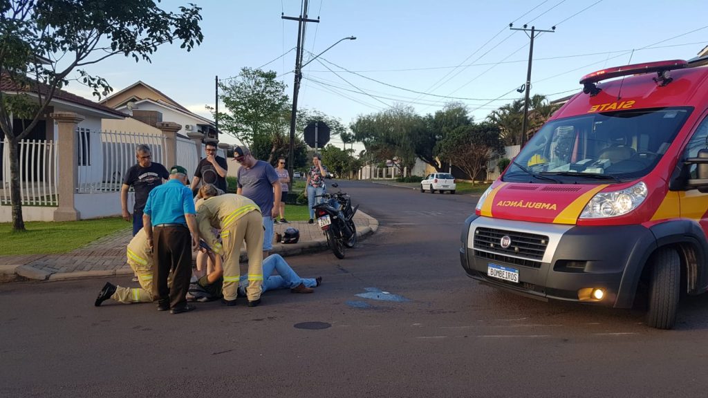 Motociclista sofre suspeita de fratura em perna em colisão de trânsito no Tropical