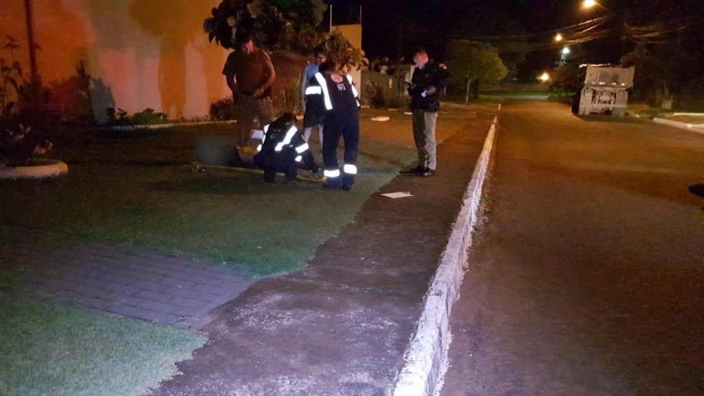 Polícia Militar precisa usar arma não letal para conter jovem em surto, no Bairro Universitário