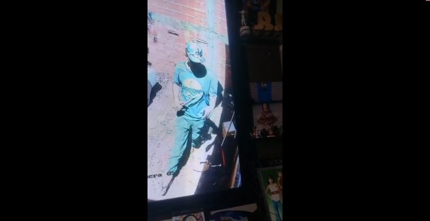 Câmera registra tentativa de arrombamento no Bairro Morumbi
