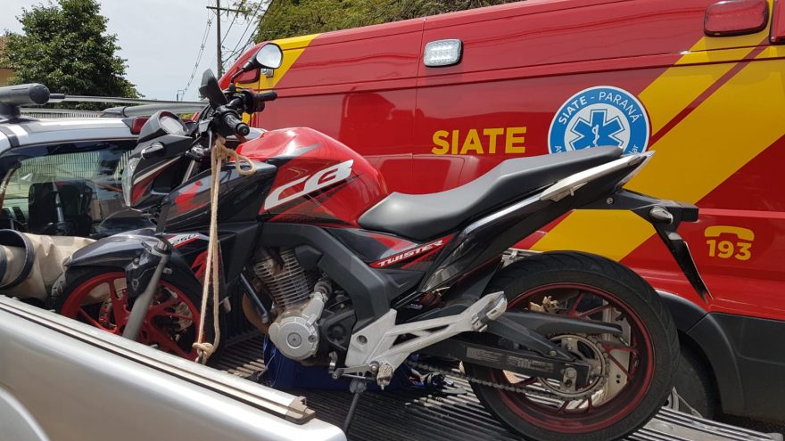 Motociclista fica ferido após tentar desviar de buraco e atingir automóvel no Bairro Cancelli
