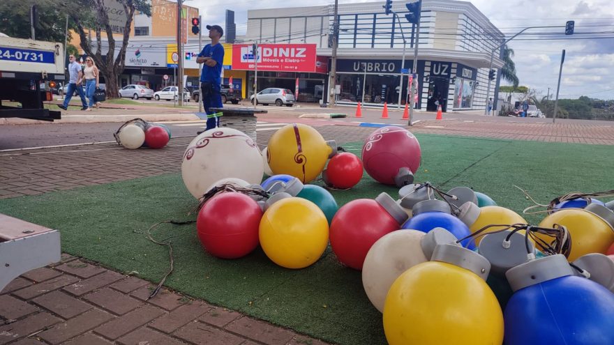 Atenção! Vias estão interditadas para instalação de decoração natalina no Centro